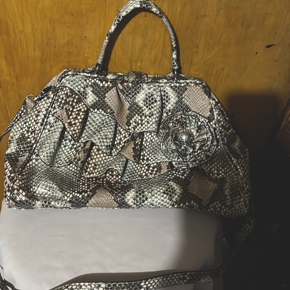 Beautiful snake skin handbag with handle and strap in excellent condition
